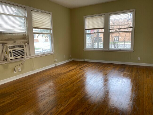 Building Photo - 2202 Lee Hall St