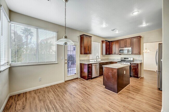 Building Photo - Beautiful Summerlin Hills Two Story 4 Bedr...