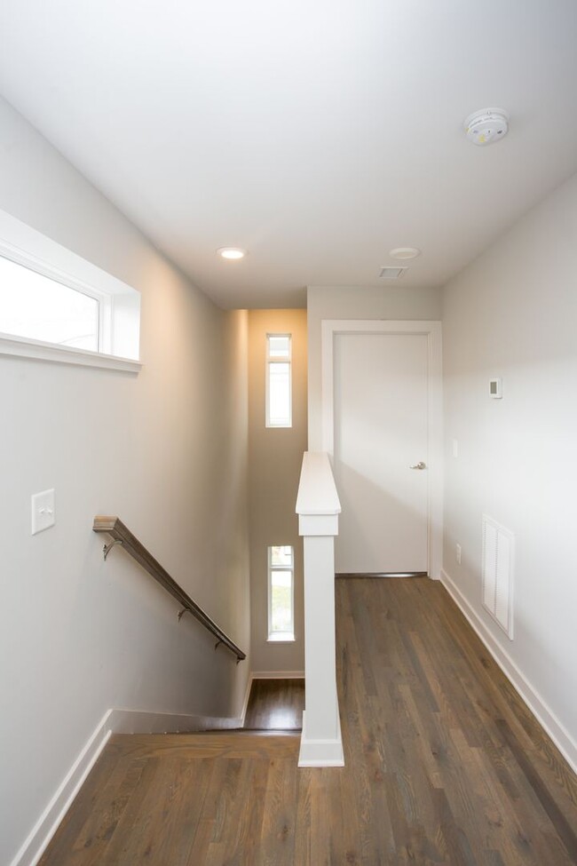 Building Photo - Beautifully Partially Furnished or Unfurni...