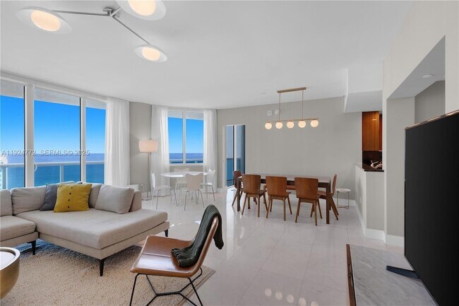 Building Photo - 2711 S Ocean Dr