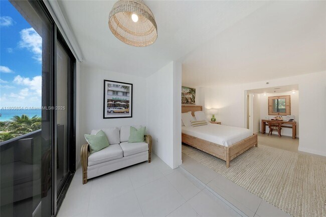 Building Photo - 1621 Collins Ave