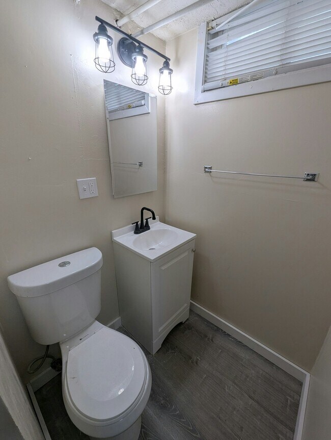 Building Photo - 121 N 36th St