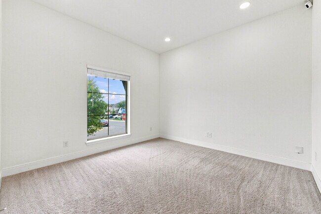 Building Photo - 12653 Dragonfly Ln