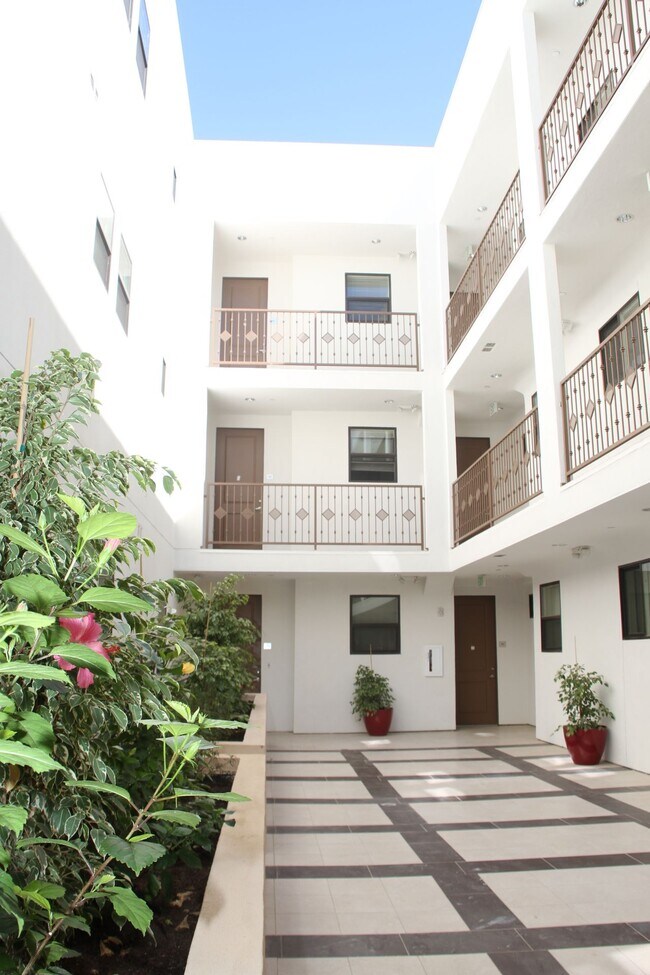 Building Photo - Chandler Court Apartment Homes
