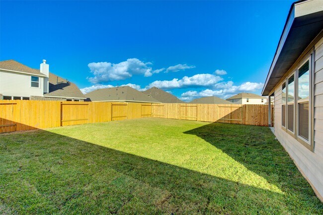 Building Photo - 3330 Meadknoll Ln