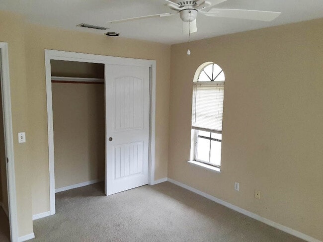 Building Photo - 749 Marthas Ln