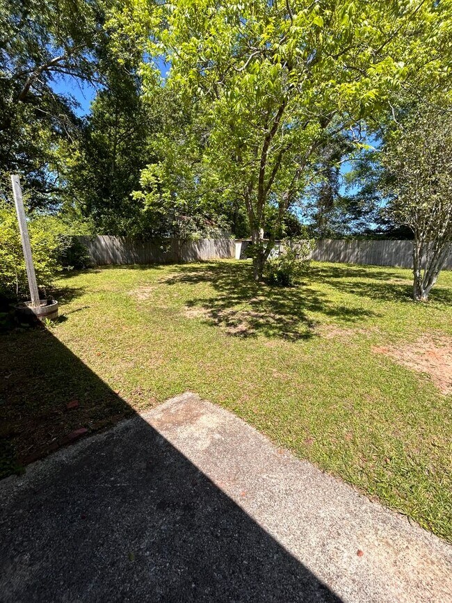 Building Photo - 302 Briarhill Rd
