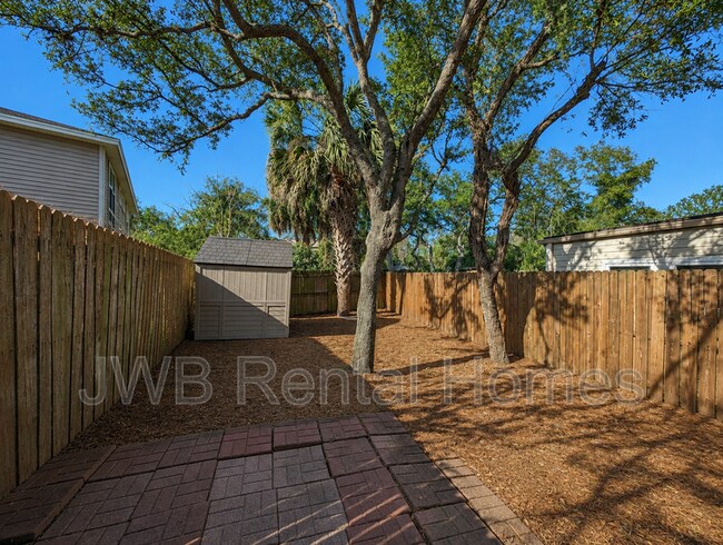 Building Photo - 2024 Bay Rd
