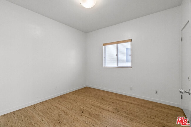 Building Photo - 123 Galleon St