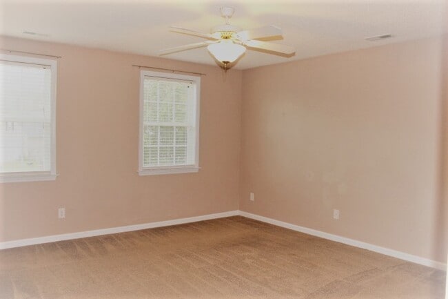 Building Photo - Staff Favorite.