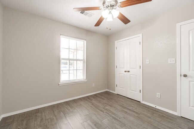 Building Photo - Mussett Rd Duplex