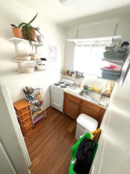 Building Photo - 1327 W Main St