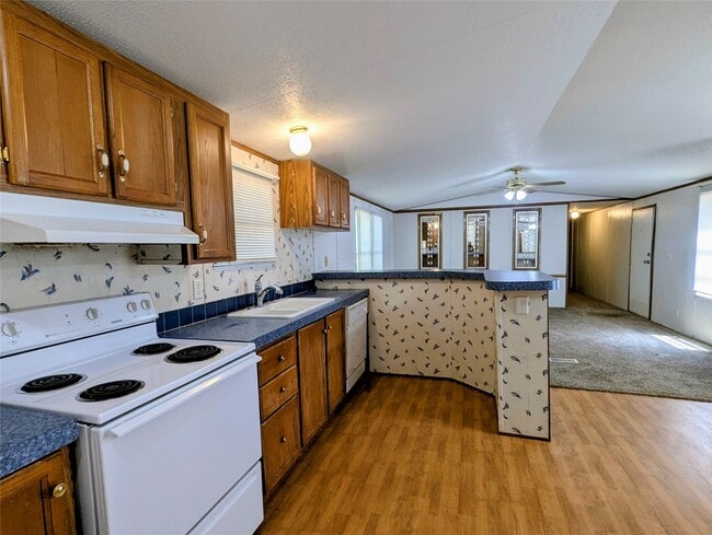 Primary Photo - 560 Meridian