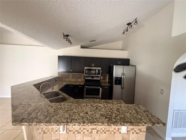 Building Photo - 36 Firethorn Ln