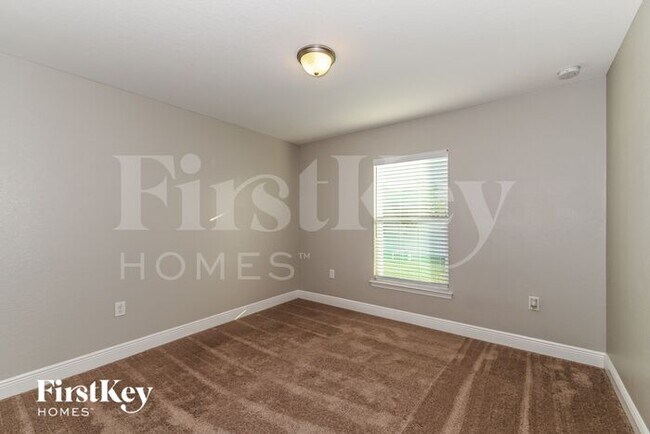 Building Photo - 3709 NE 12th Ave