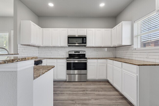 Building Photo - 2336 Homewood Ln
