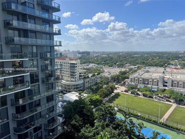 Building Photo - 121 NE 34th St