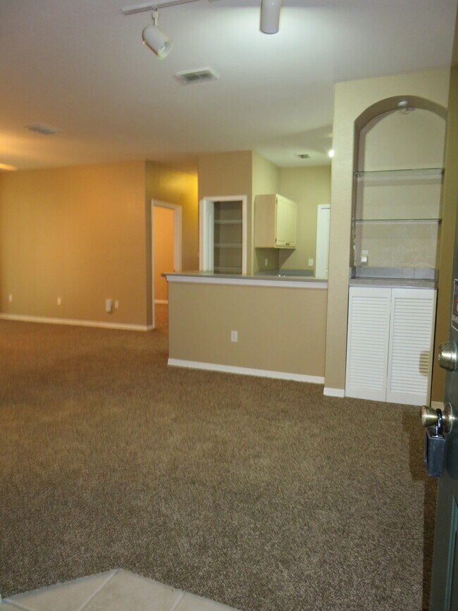 Building Photo - Spacious 4/2 condo in Bella Terra communit...