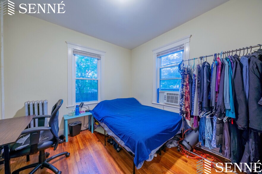 Building Photo - 114 Elm St