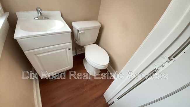 Building Photo - 15 Vassar Dr