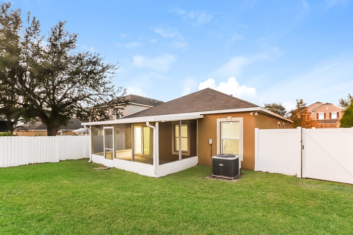 Building Photo - 13221 Waterford Castle Dr