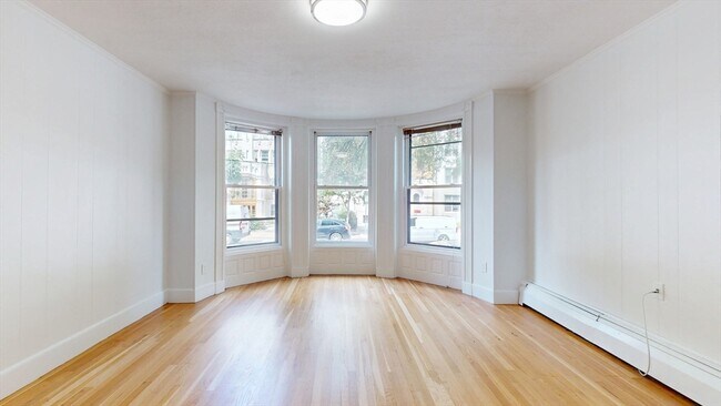 Building Photo - 513 Beacon St