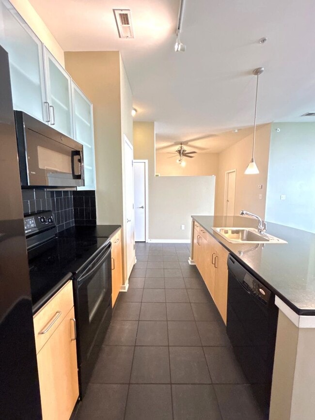 Building Photo - Live on the edge of Dilworth in Charlotte'...