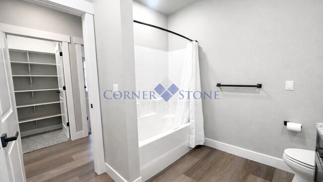 Building Photo - Brand New Duplex in Meridian!