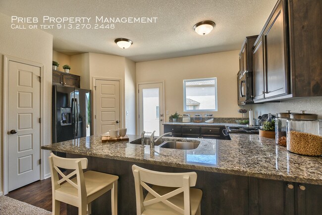 Building Photo - Prairie Haven Townhome - Available July 16th
