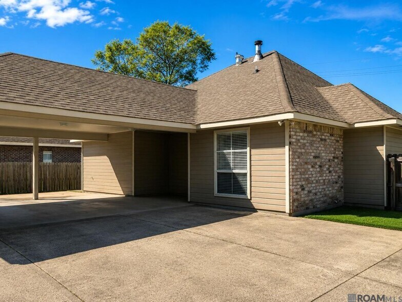 Building Photo - 13176 Brian Park Dr