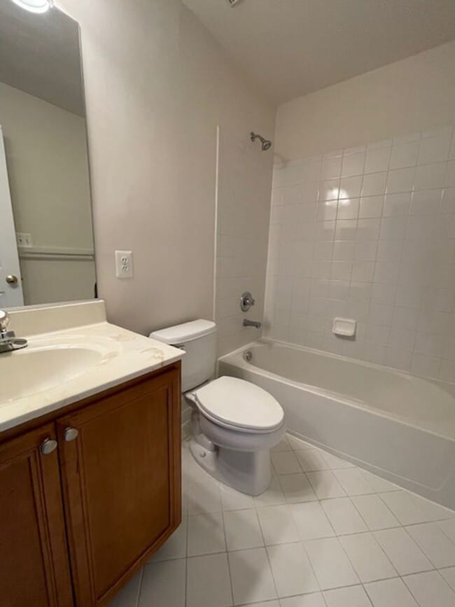 Building Photo - SPACIOUS TH IN CLARKSBURG