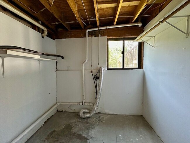 Building Photo - Welcome Home to This Beautifully Maintained Tri-Level Gem!