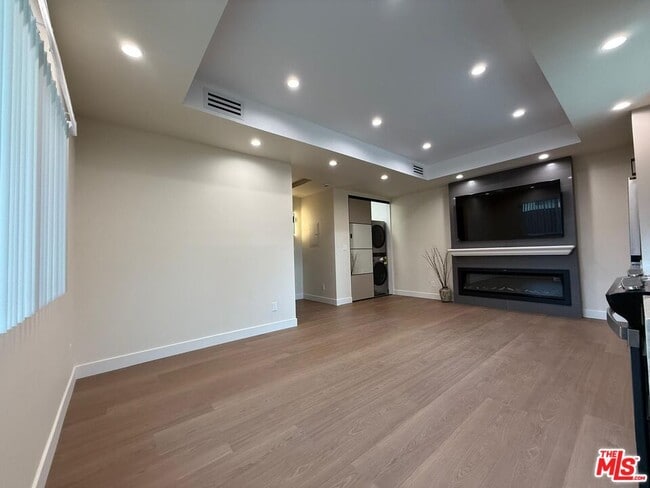 Building Photo - 18242 Rayen St