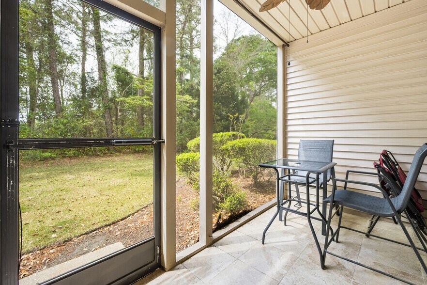 Building Photo - 390 Pinehurst Ln