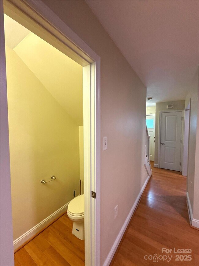 Building Photo - 1207 Green Oaks Ln