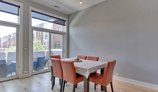Building Photo - Luxury Downtown Condo!!