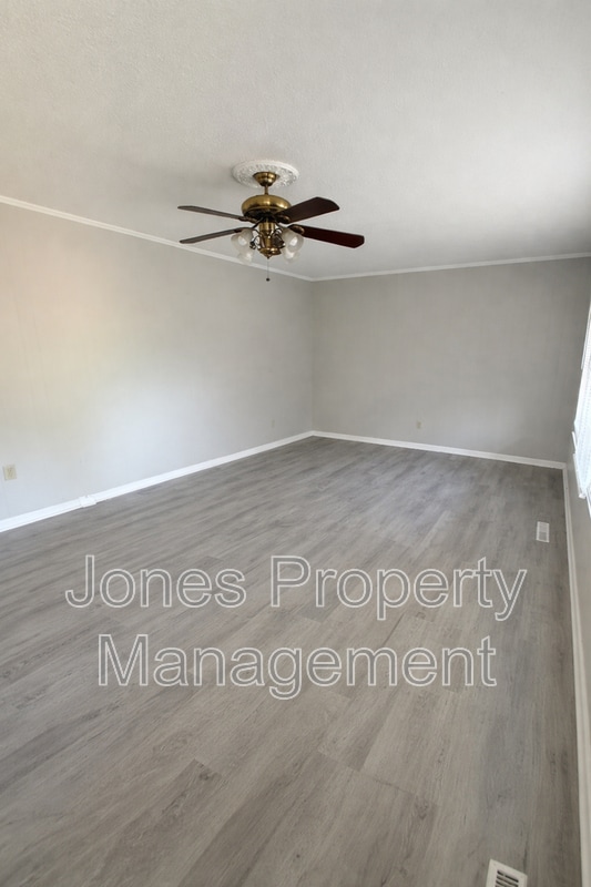 Building Photo - 152 Leonard Dr