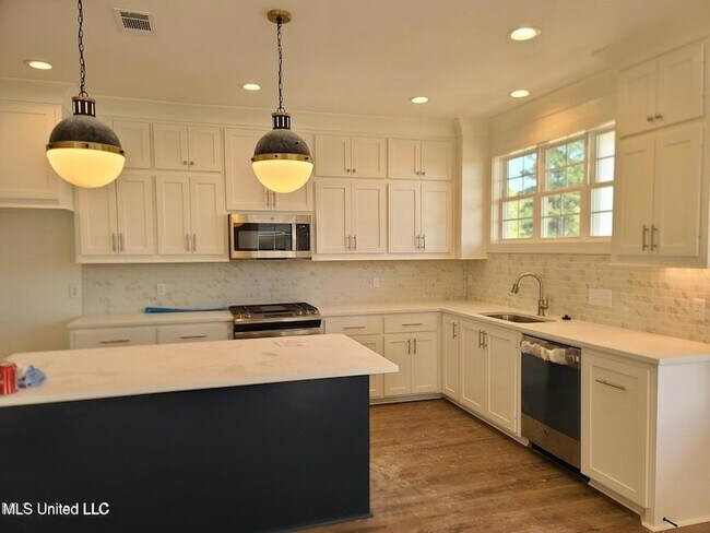Building Photo - 317 Hamilton Ct