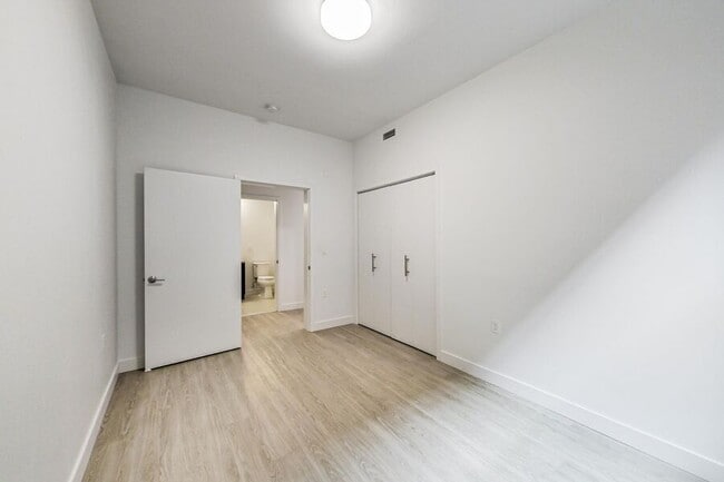 Building Photo - 4435 Piedmont Ave