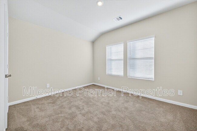 Building Photo - 2121 Gustavus Dr