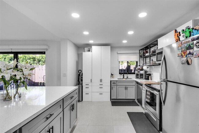 Building Photo - 250 SW 97th Terrace