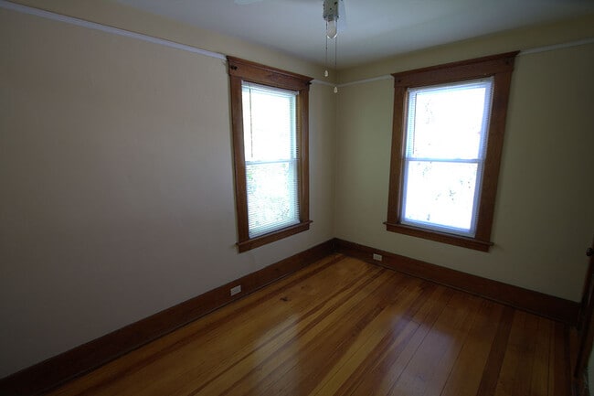 Building Photo - 377 Marlboro St