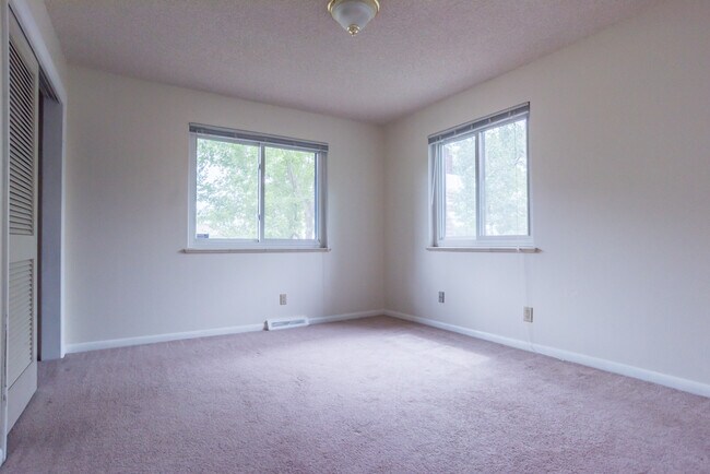 Building Photo - $0 DEPOSIT OPTION! WALNUT HILLS DIVISION, NEW APPLIANCES, GARAGE, FIREPLACE, STORAGE!