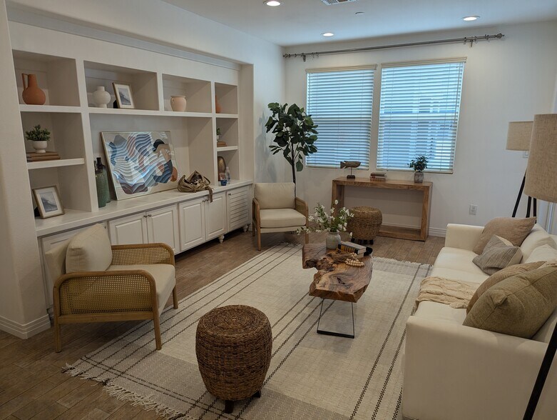 Building Photo - 7100 Playa Vista Dr