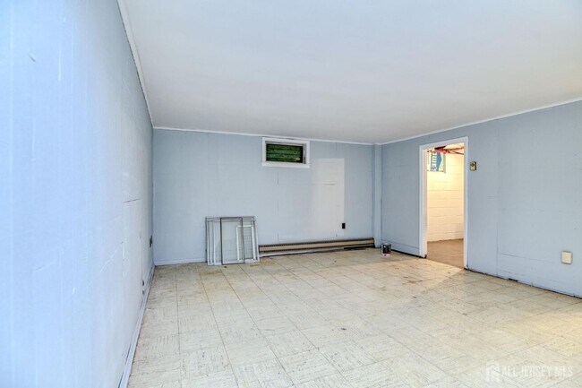 Building Photo - 345 Lincoln Blvd