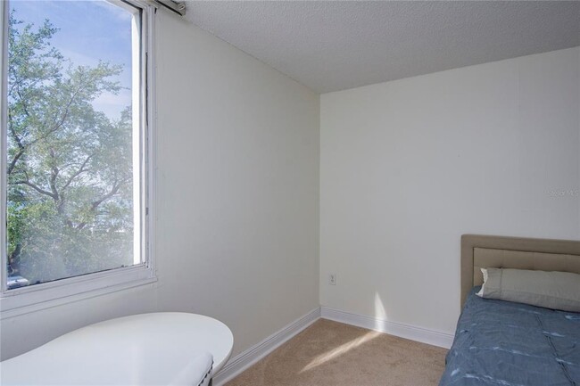 Building Photo - 660 Island Way