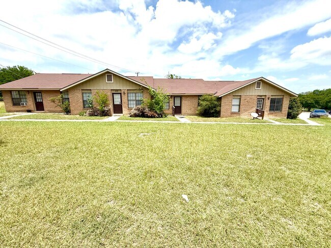 Building Photo - **MOVE IN SPECIAL!** MUST SEE! Spacious 2 ...