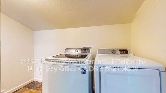 Building Photo - 17475 Summit Ave