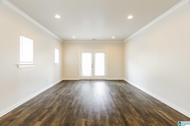 Building Photo - 200 Creek Run Way