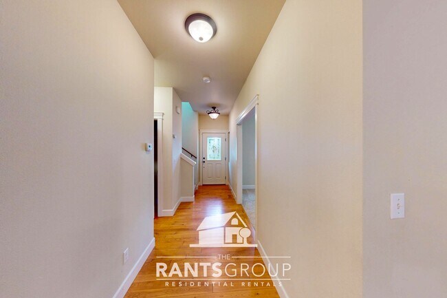 Building Photo - Spacious 3-Bedroom Home in Lacey's North T...